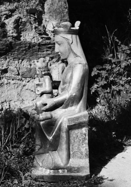 statue : Vierge à l'enfant assise