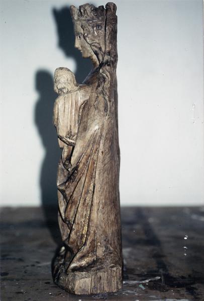 statue : Vierge à l'enfant assise