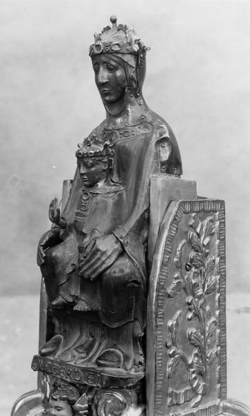 statue : Vierge à l'enfant assise