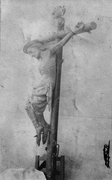 statue : Christ en croix