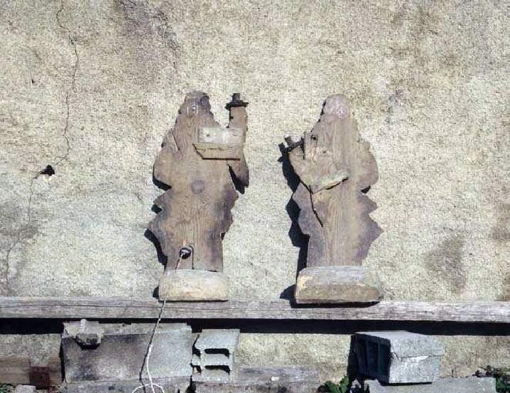 2 statues : anges céroféraires, revers