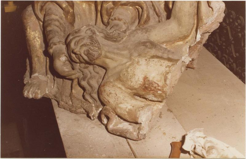 groupe sculpté : Descente de Croix, détail