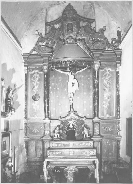 autel, retable du Christ, gradins d'autel, exposition, statue : Christ en croix, vue générale - © Ministère de la Culture (France), Médiathèque du patrimoine et de la photographie, diffusion RMN-GP