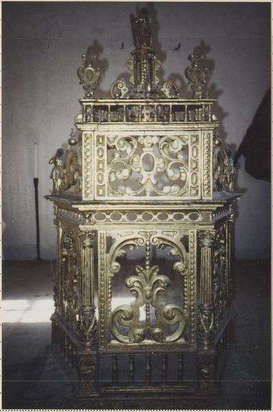 chaise et dais de procession, vue générale de dos