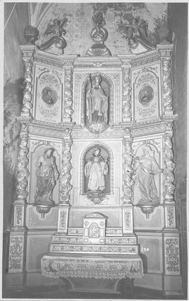 retable de la Vierge-de-Pitié, statues, groupe sculpté : Vierge de Pitié, vue générale