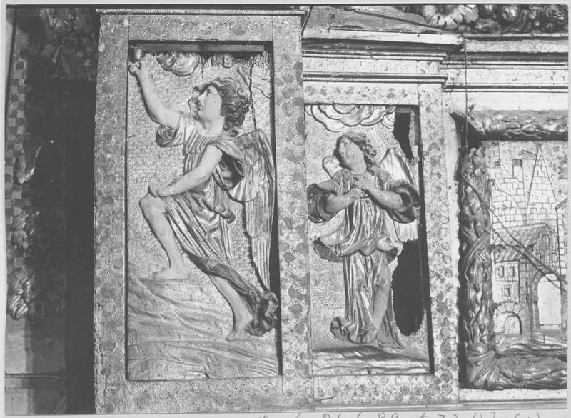 retable du maître-autel,  bas-reliefs : anges, détail