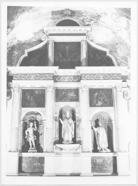retable, 9 tableaux de saint Pierre : saint Martin partageant son manteau, la Fuite en Egypte, l'Adoration des Mages, la Nativité, l'Adoration des bergers, Vierge de l'annonciation (la), ange de l'annonciation (l'), crucifixion (la), Dieu le père, vue générale - © Ministère de la Culture (France), Médiathèque du patrimoine et de la photographie, diffusion RMN-GP