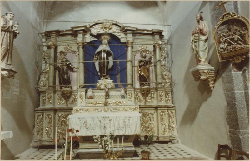 retable de sainte Thérèse, gradins d'autel, statues : saint Antoine-de-Padoue, sainte Thérèse d'Arles, saint Thomas d'Aquin, vue générale