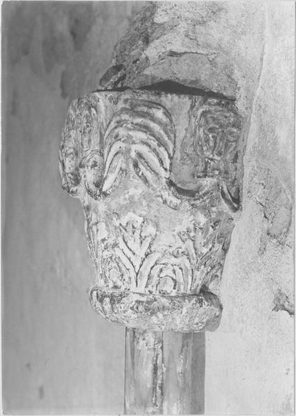 chapiteau style roman, vue générale