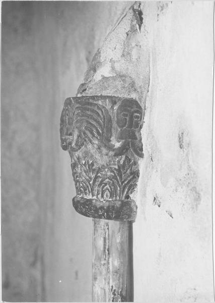 chapiteau style roman, vue générale