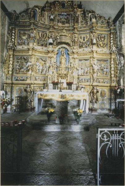 retable, autel, prédelle, tabernacle, statue : Vierge à l'Enfant, Mystères joyeux et glorieux (maître-autel), vue générale - © Ministère de la Culture (France), Médiathèque du patrimoine et de la photographie, diffusion RMN-GP