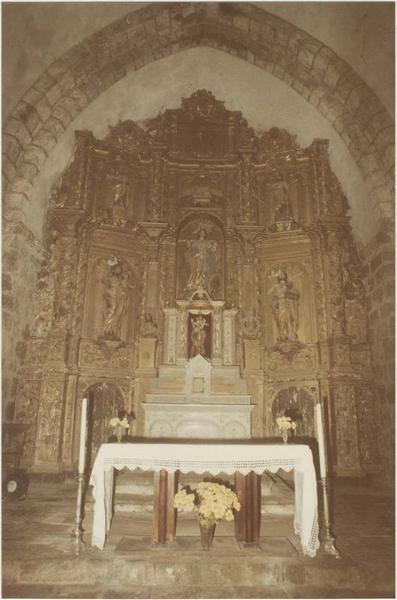 retable, tabernacle, statues du maître-autel : Vierge, sainte, saint Isidore, saint Joseph, saint Jean-Baptiste, vue générale