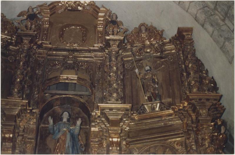 retable, tabernacle, statues du maître-autel : Vierge, sainte, saint Isidore, saint Joseph, saint Jean-Baptiste, vue partielle