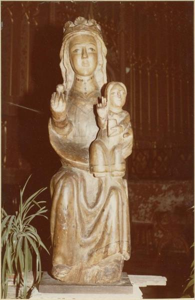 Statue : Vierge à l'Enfant assise