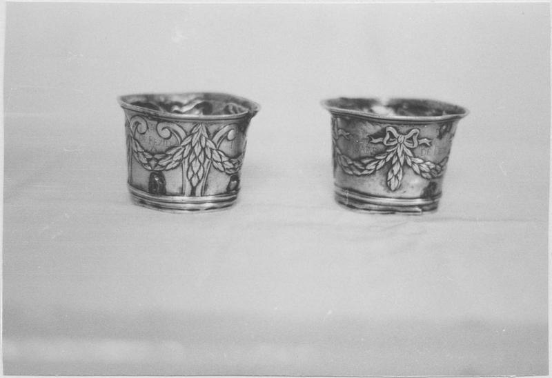 2 vases à quêter (coupes) de la confrérie du Rosaire, vue générale - © Ministère de la Culture (France), Médiathèque du patrimoine et de la photographie, diffusion RMN-GP