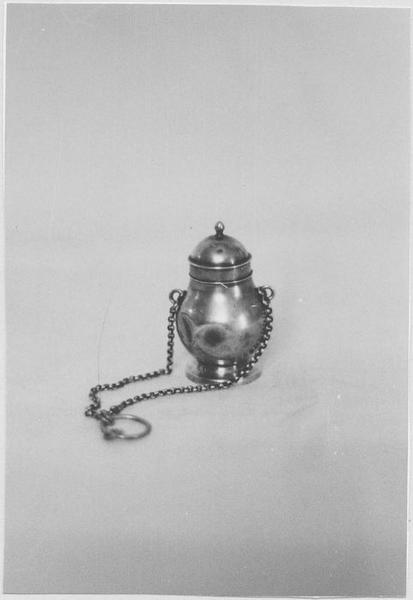 ampoule aux saintes huiles (chrémeau), vue générale - © Ministère de la Culture (France), Médiathèque du patrimoine et de la photographie, diffusion RMN-GP