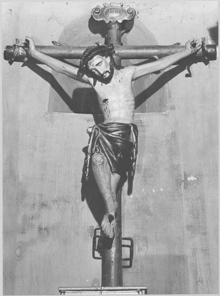 statue : Christ en croix, vue générale