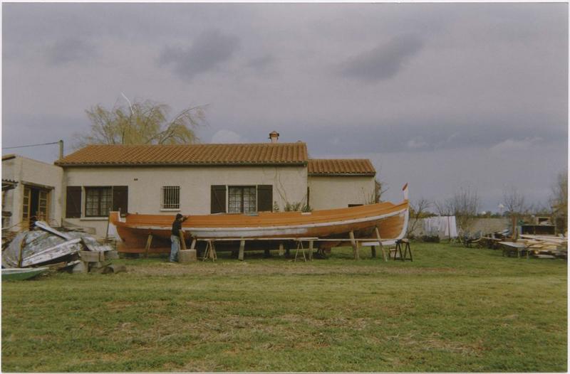 bateau de pêche (sardinale) : barque catalane à voile latine dite Notre-Dame-de-Consolation, vue générale de tribord