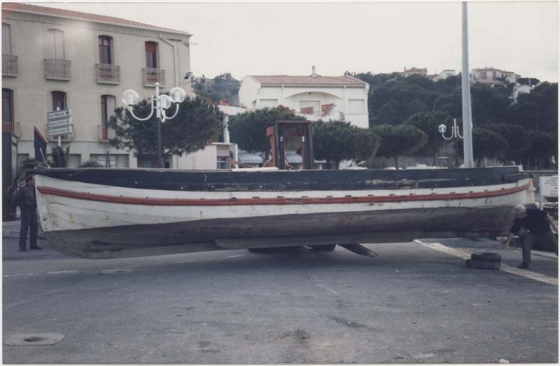 bateau de pêche (sardinale) : barque catalane à voile latine dite Notre-Dame-de-Consolation, vue générale de babord