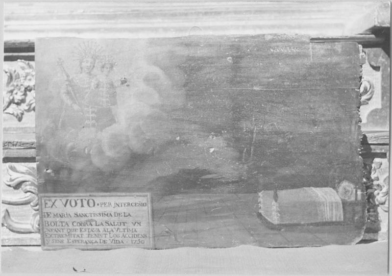 tableau, ex-voto : Vierge apparaît dans un nuage face à un prêtre bénissant un enfant dans un berceau de bois (la), vue générale - © Ministère de la Culture (France), Médiathèque du patrimoine et de la photographie, diffusion RMN-GP