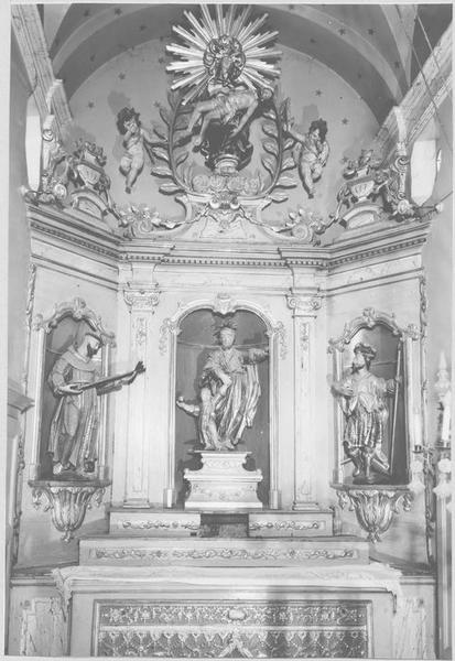 autel, retable de saint Joseph, gradins d'autel, devant d'autel, 3 statues : saint François, saint Joseph, saint Isidore, groupe sculpté : Vierge de Pitié, vue générale