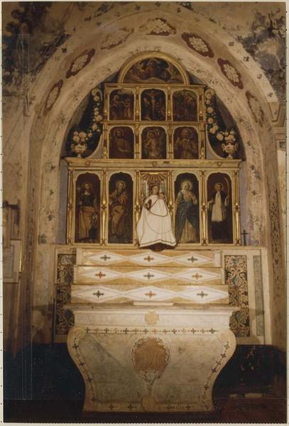 autel, gradins d'autel, retable, statue : Vierge à l'Enfant, tableaux (maître-autel), vue générale - © Ministère de la Culture (France), Médiathèque du patrimoine et de la photographie, diffusion RMN-GP