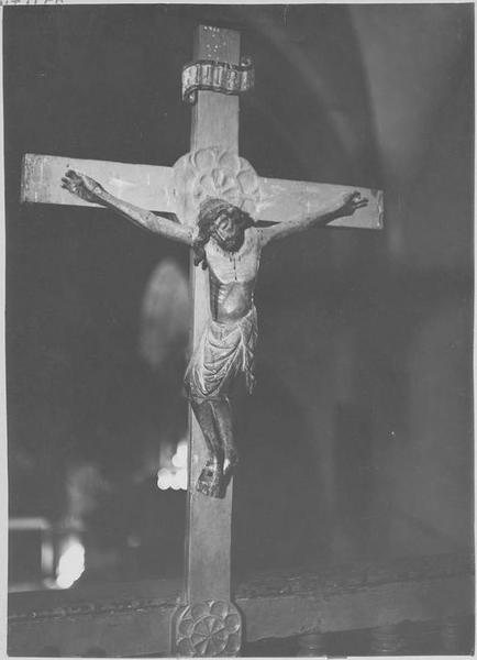 croix de procession : Christ en croix, vue générale