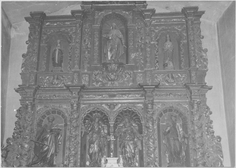 Retable du maître-autel : saint Julien, sainte Baselisse, saint Pierre, saint Antoine abbé, sainte Thérèse d'Avila, vue générale