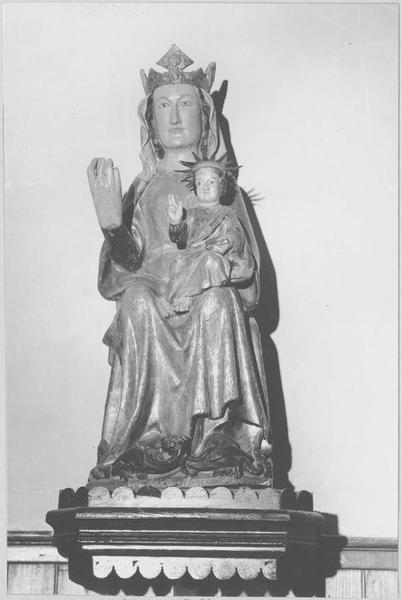 statue dite Vierge aux dragons : Vierge à l'Enfant assise, vue générale - © Ministère de la Culture (France), Médiathèque du patrimoine et de la photographie, diffusion RMN-GP