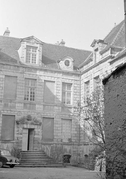 Façade sur cour