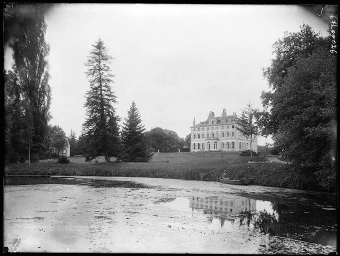 Ensemble côté parc, étang