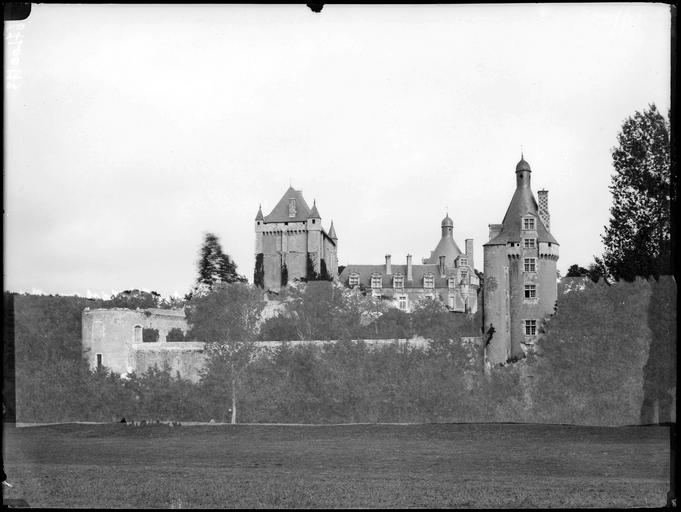 Ensemble est, donjon et tour Saint-jean