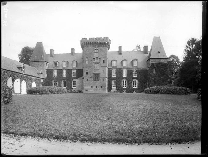 Façade principale sur la cour d'honneur