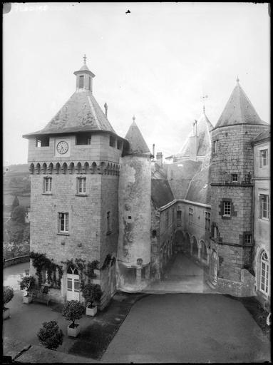 Cour intérieure et tours