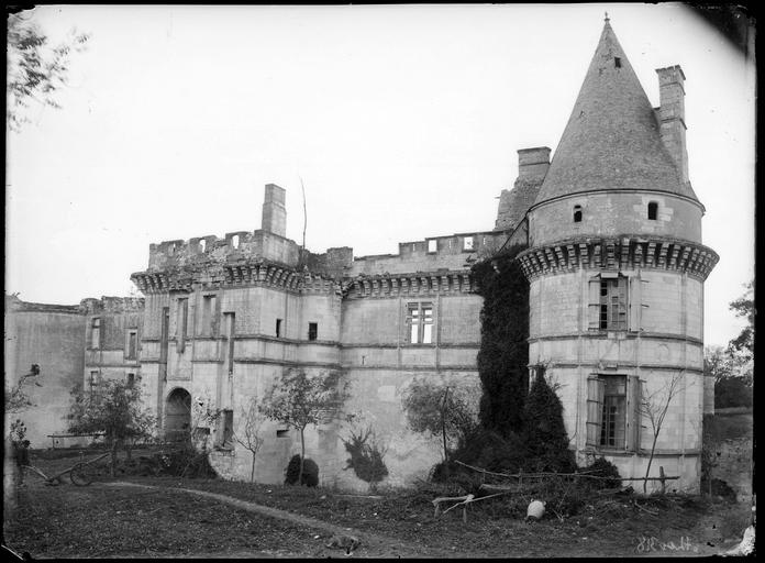 Façade et tour d'angle