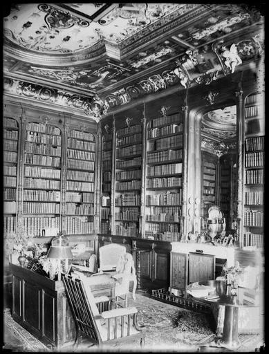 Intérieur : bibliothèque