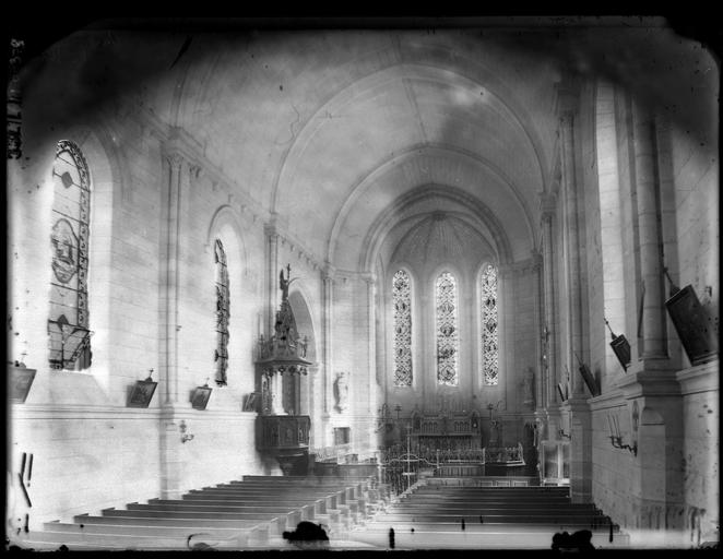 Chapelle : la nef vers le choeur