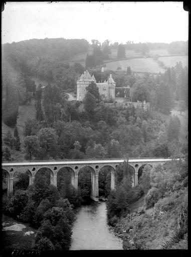 Vue éloignée, viaduc au premier plan