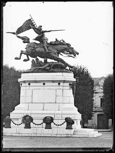 Statue équestre de Jeanne d'Arc par Jules Roulleau