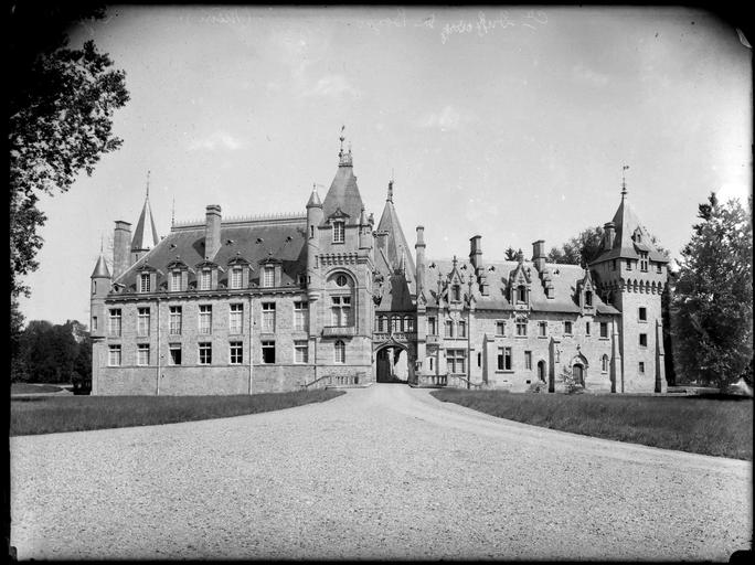 Ensemble sur parc, côté entrée