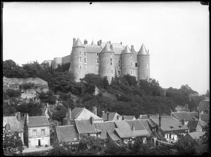 Ensemble vu de la ville, toitures des maisons