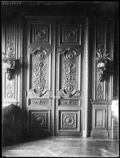 Intérieur : porte du salon, boiseries