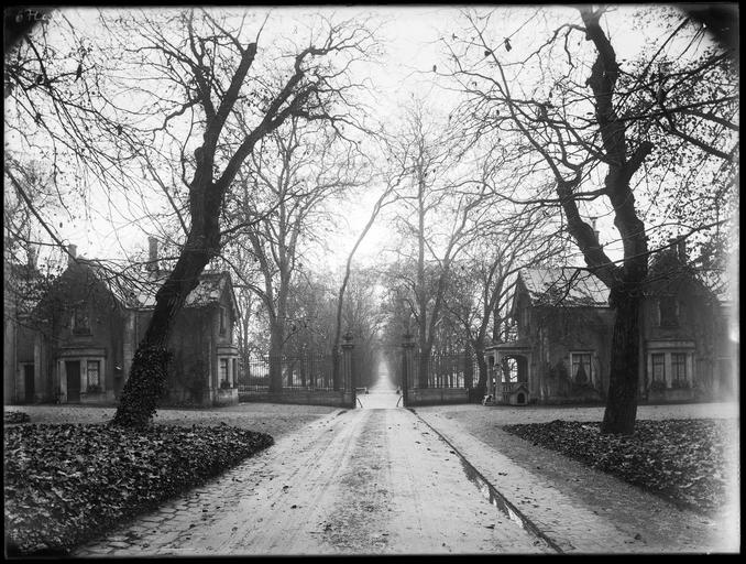 Pavillons de garde et grilles d'entrée