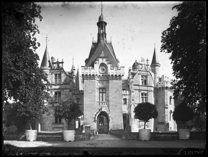 Châtelet d'entrée et façades