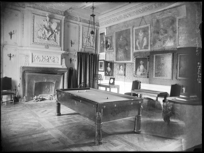 Intérieur : salle de billard