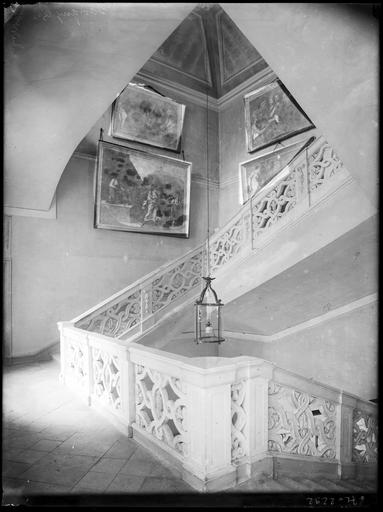 Intérieur : escalier à balustres