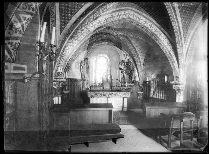 Chapelle, intérieur : autel