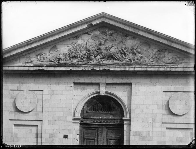 Porte de la bergerie, fresque au tympan