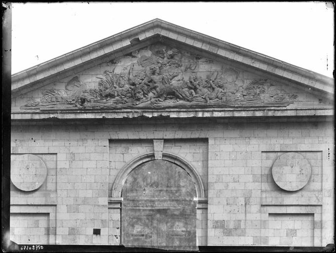 Porte de la bergerie, fresque au tympan