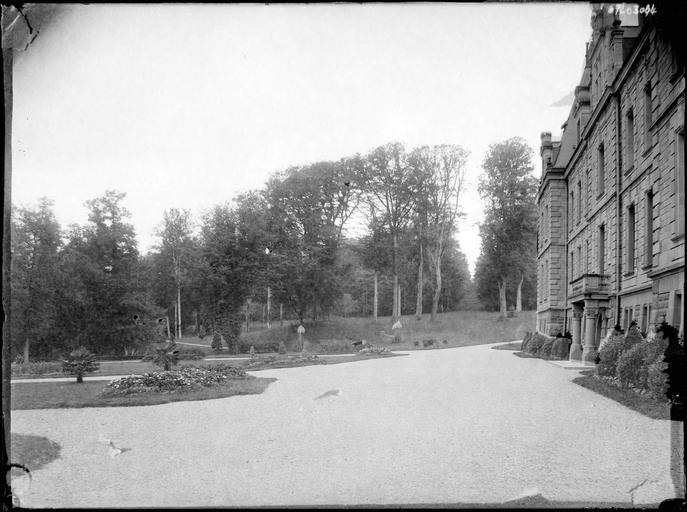 Façade vue en perspective sur parc
